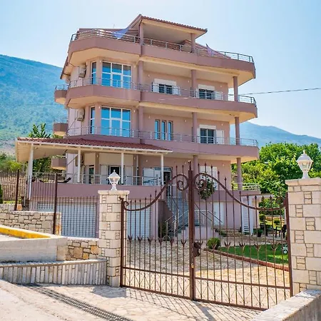 Modern Between Sea And Mountain Apartment