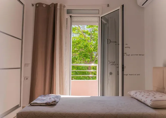 Modern Between Sea And Mountain Apartamento Trajas